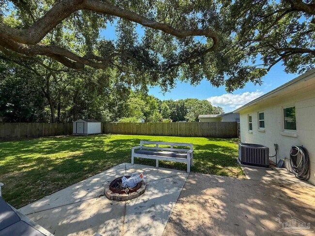 Building Photo - 1501 Croquet Dr