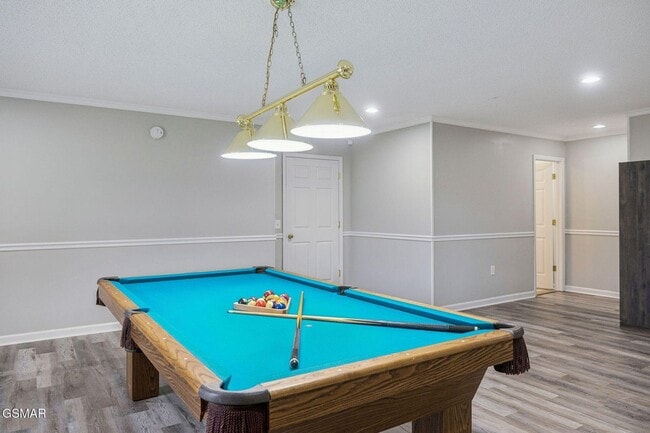 Building Photo - Spacious & Grand Living!!!