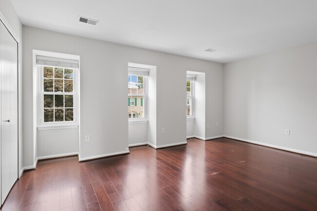 Building Photo - 9913 Longford Ct