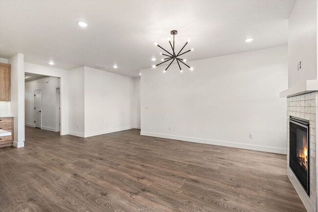 Building Photo - 1806 N Black Elm Ln