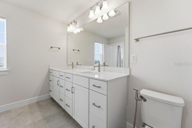 Building Photo - 14037 Kauai Dr