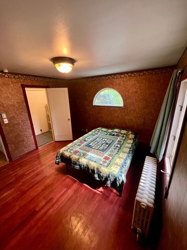 Building Photo - Downtown Home in Fairbanks!!
