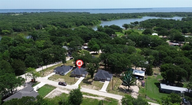 Building Photo - 800 Hemlock Dr