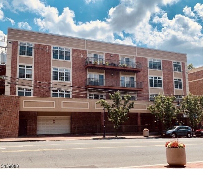 Building Photo - 1677 Springfield Ave