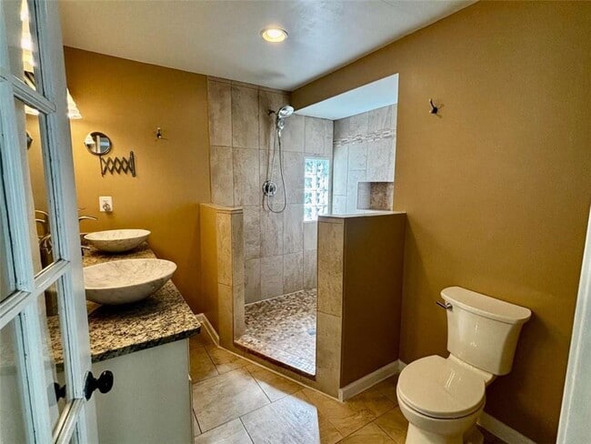 Building Photo - 125 Lantern Ridge Dr