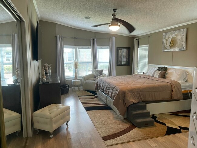 Building Photo - 817 Sunglow St