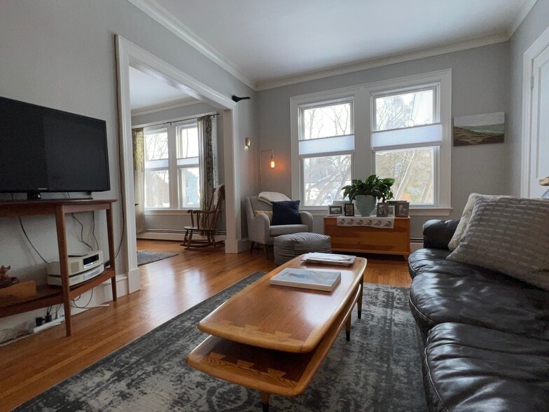 Building Photo - 450 Preble St