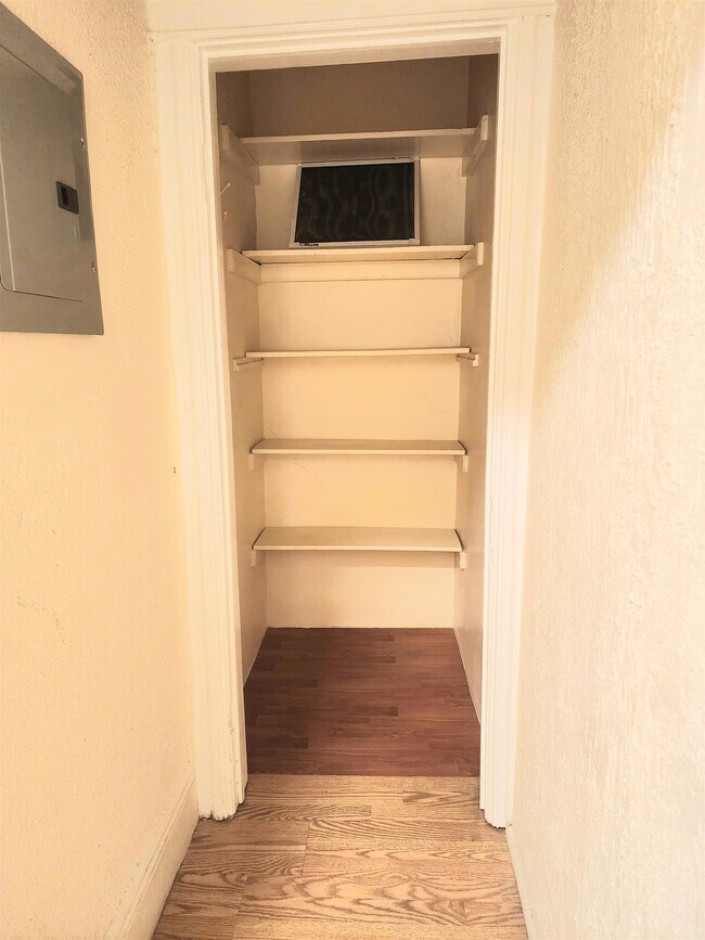 Building Photo - 122 Jewett Ave