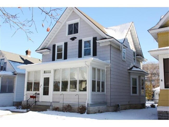 Primary Photo - 4 Bedroom 1 Bath Adorable Home in St. Paul