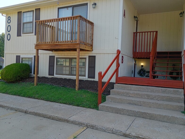 Building Photo - 800 NE Ball Dr