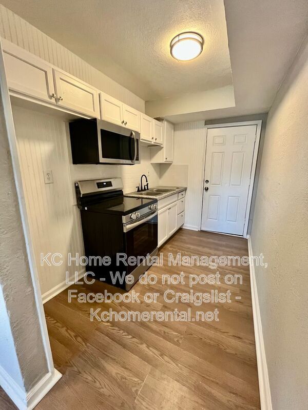 Building Photo - 4042 Paseo Blvd