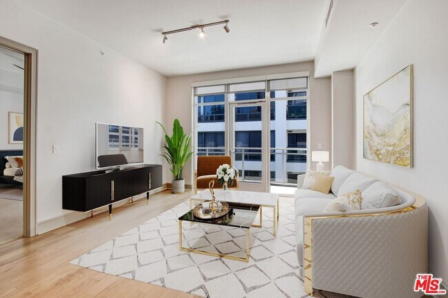 Building Photo - 10700 Wilshire Blvd