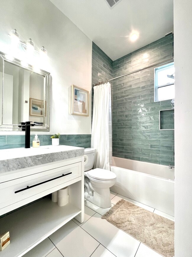 Building Photo - 1112 Tomato Aly