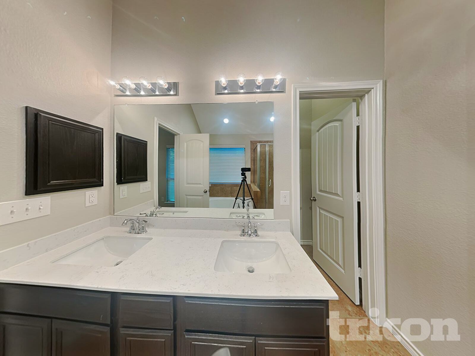 Building Photo - 313 Lucky Landing Dr