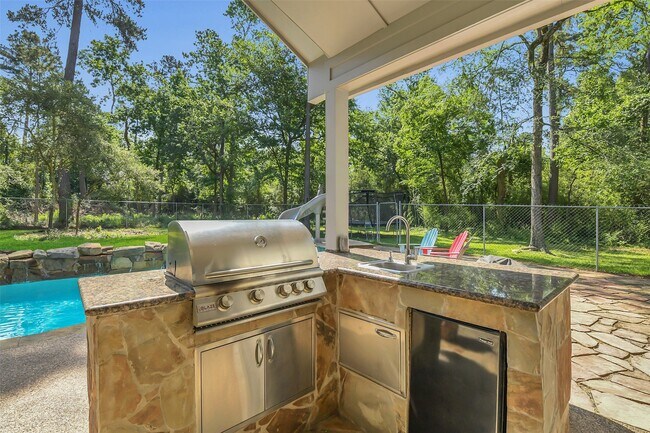 Building Photo - 44 Lake Forest Cir