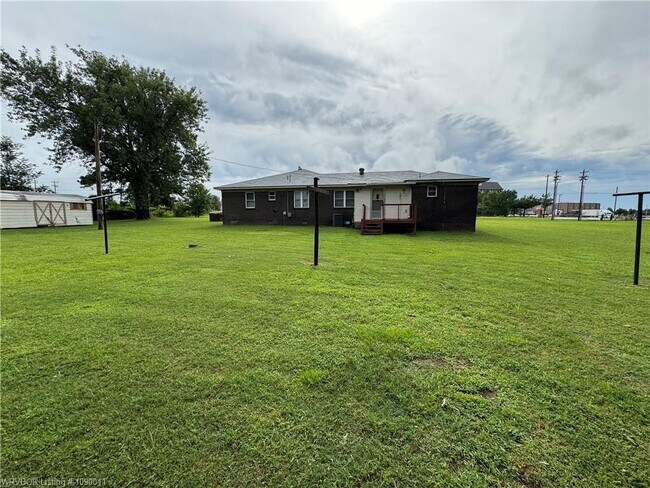 Building Photo - 600 Paw Paw Rd
