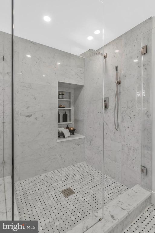 Building Photo - 6810 Weaver Ave