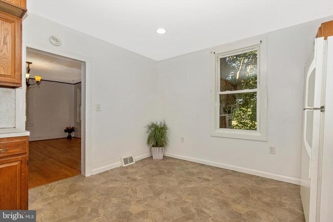 Building Photo - 13634 Glissans Mill Rd
