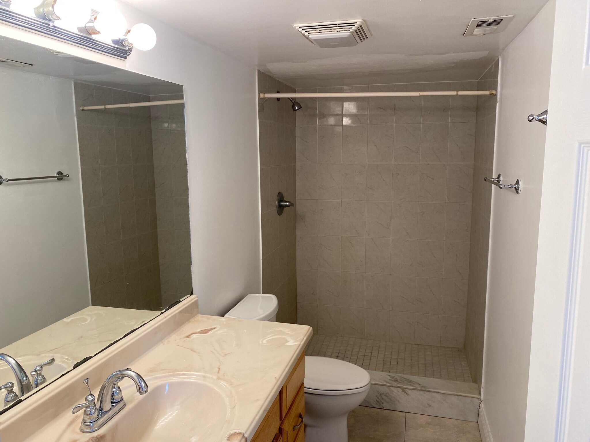 bathroom - 3301 Spanish Wells Dr