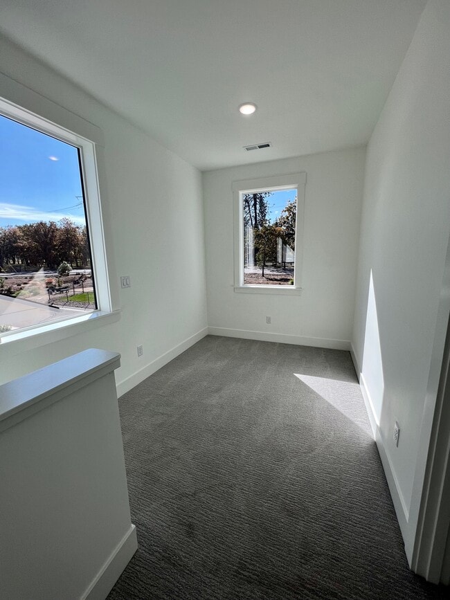 Building Photo - 313 Talons Dr