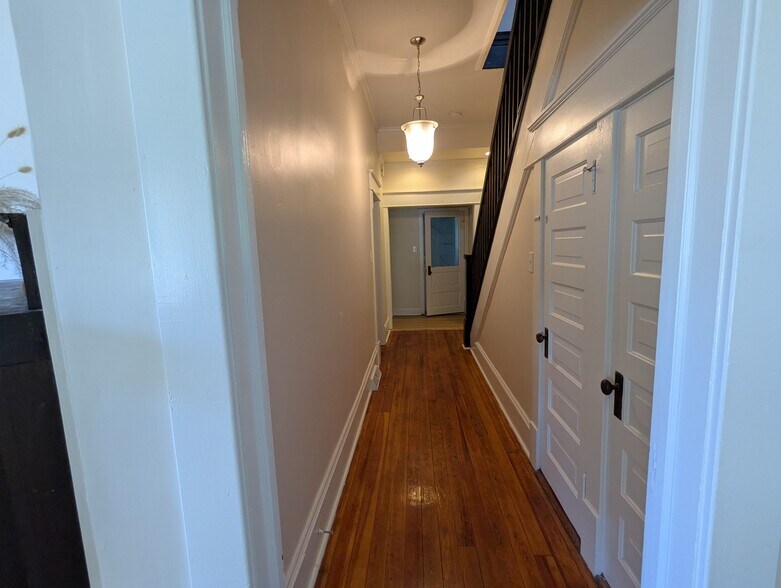 Building Photo - 510 S Carolina Ave