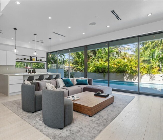 Building Photo - 1311 Bay Dr