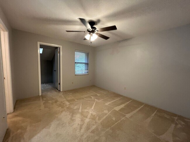 Building Photo - Longleaf 2/2 loft with bonus room-all new ...