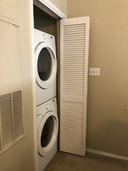 Washer & Dryer - 3201 Donnelly Cir