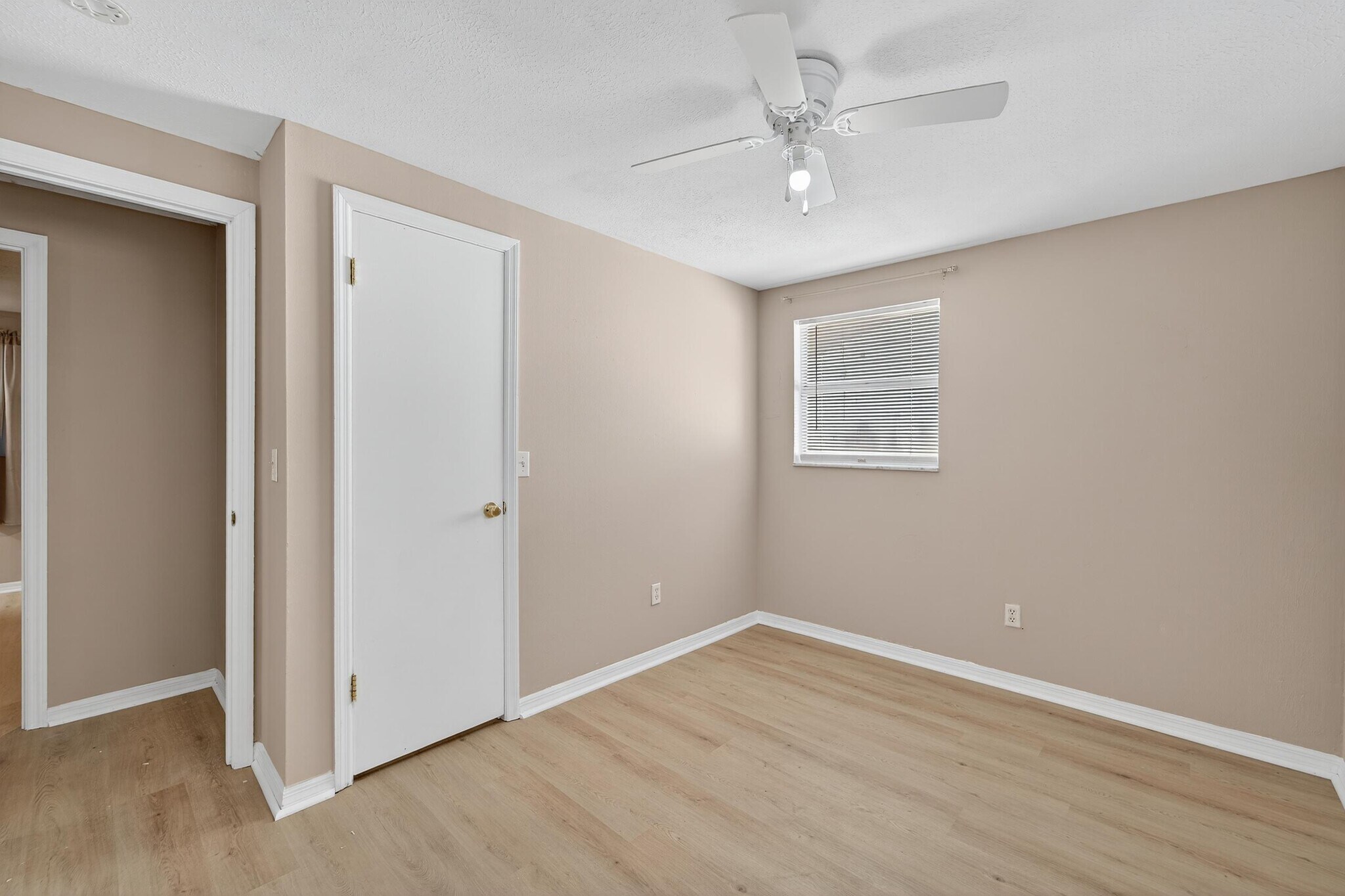 Building Photo - 1712 Village Ct