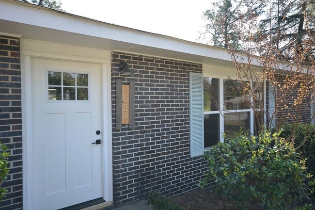 Building Photo - 4 Bed/3 Bath home w/fenced yard in Augusta...
