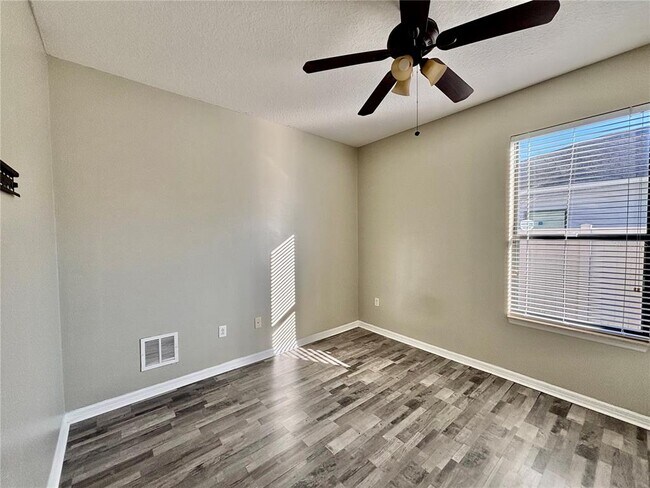 Building Photo - 2117 Lili Petal Ct