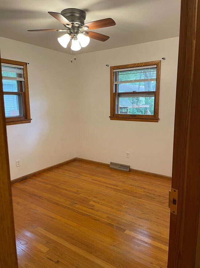 Building Photo - 1514-1520 Alden Rd