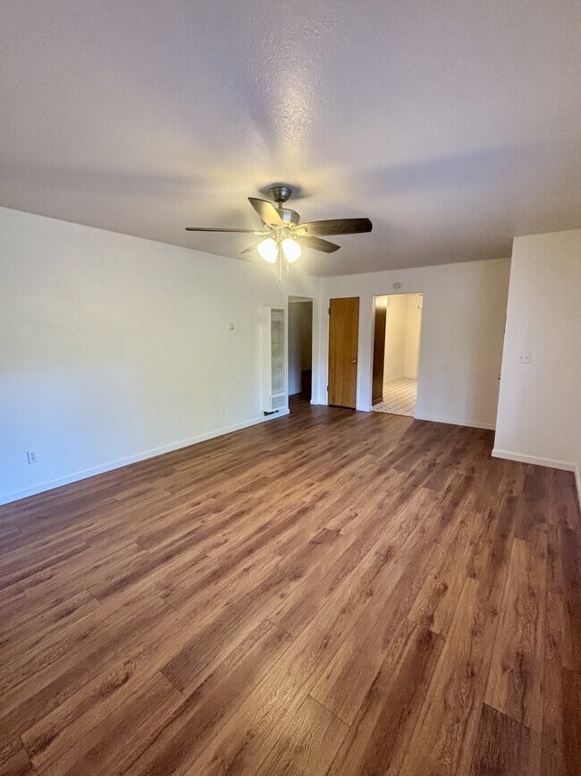 Building Photo - 297 Cornwall Ave