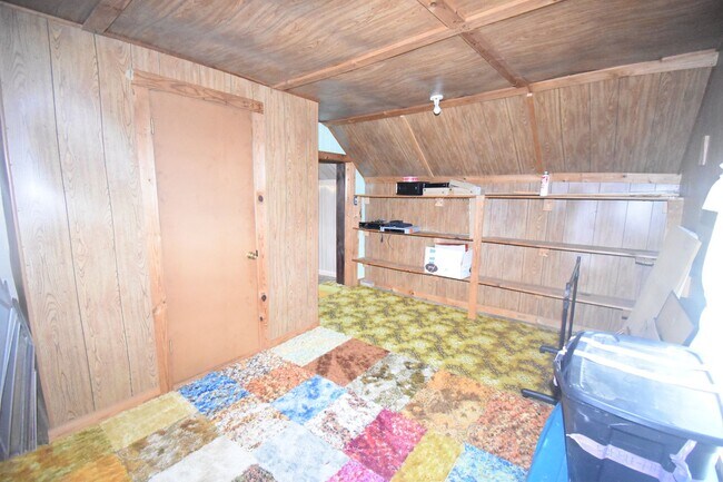 Building Photo - 2 Bedroom Home For Rent in The County!