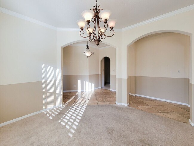Building Photo - Fantastic looking 4 bedroom and 2 bathroom home in a great neighborhood nestled in the heart of S...