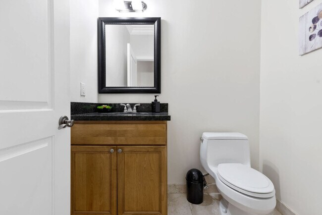 Building Photo - 1705 NE 11th St