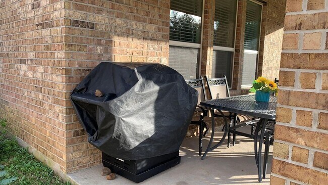 Building Photo - 24207 Oakdale Hls