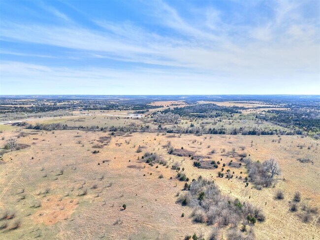 Building Photo - 609 E Linden Ln