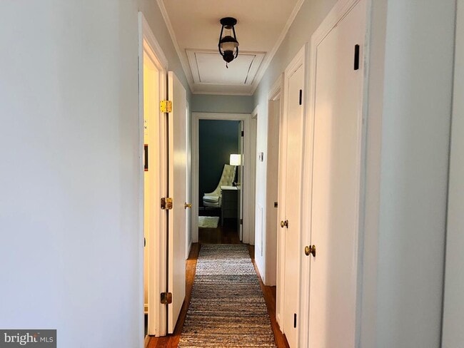 Building Photo - 3214 Riverview Dr