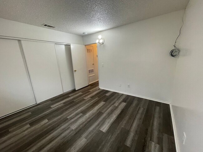 Building Photo - 3711