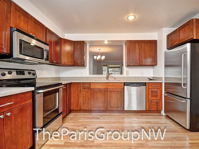 Building Photo - Beautiful 1622sf Kirkland Townhome