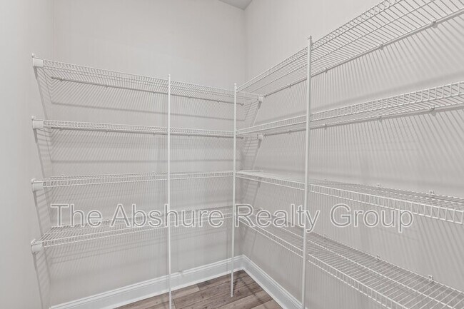 Building Photo - 138 Willow Grove Ln