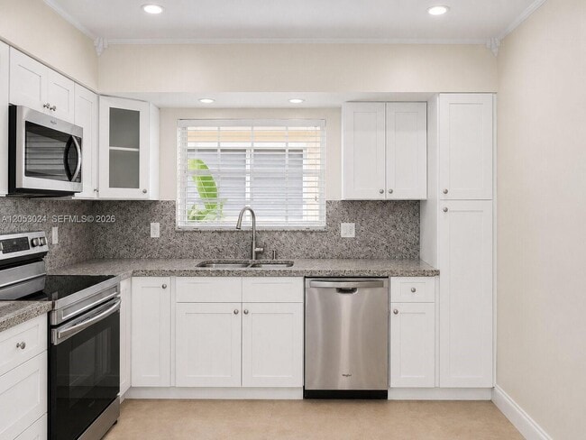 Building Photo - 516 Gerona Ave