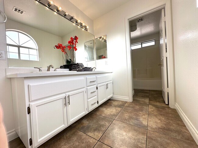 Building Photo - Beautiful SW Las Vegas Home. 3 Beds 3 Full Bath. Tiles Throughout.