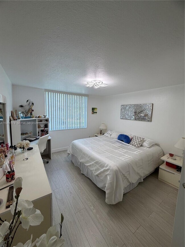 Building Photo - 4540 NW 107th Ave