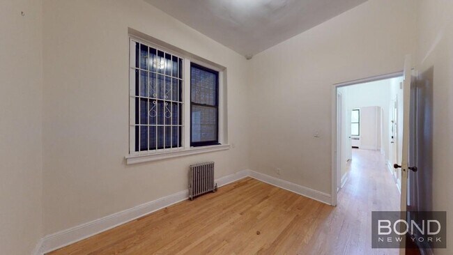 Building Photo - 123 E 82nd St