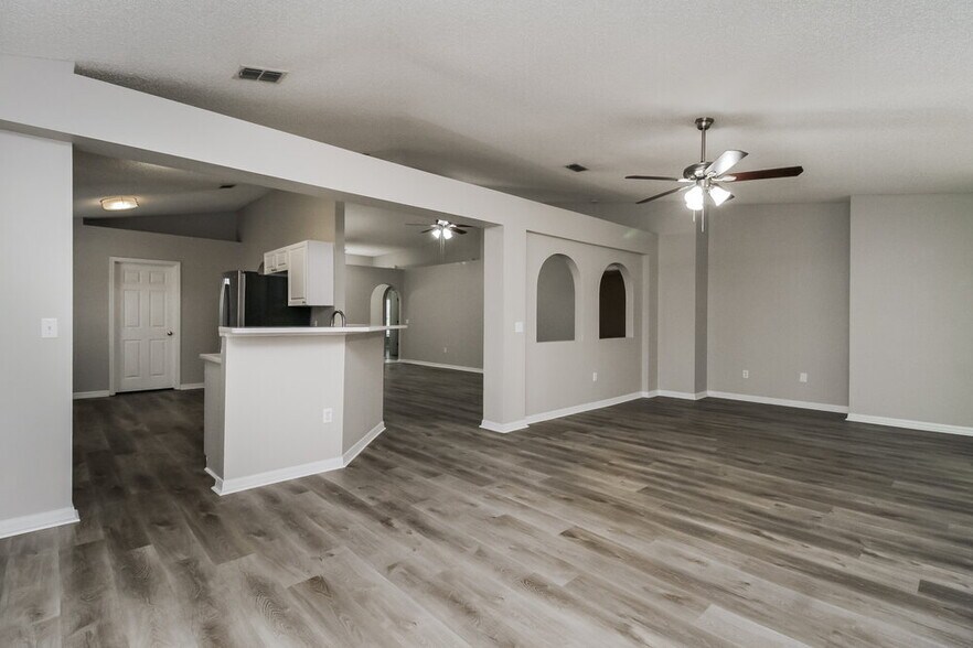 Building Photo - 932 Vanderbilt Dr