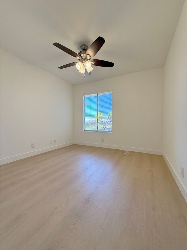 Building Photo - Costal Living - Pride of Ownership Neighbo...