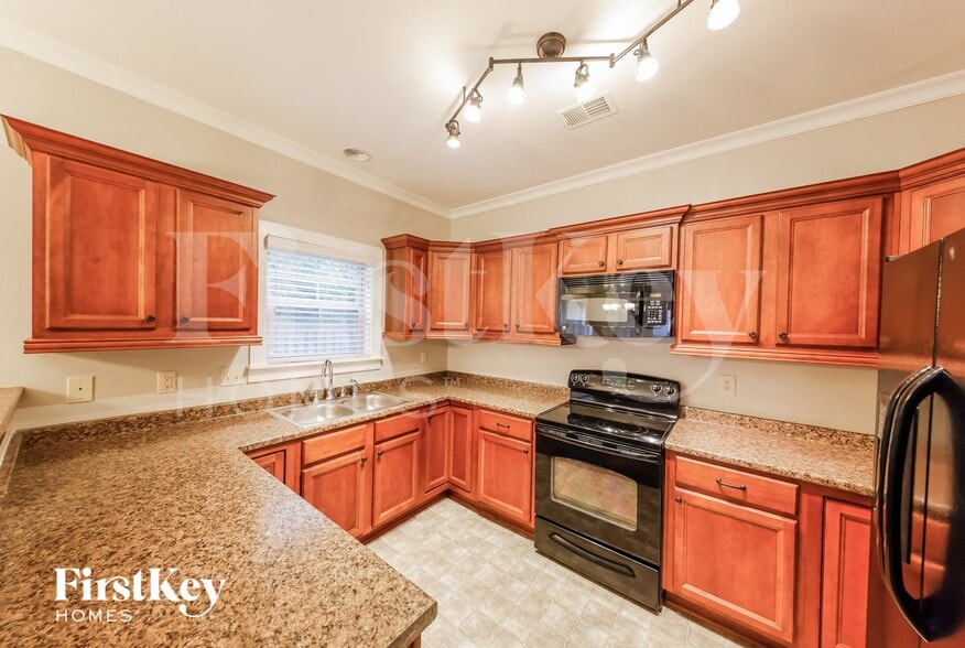 Building Photo - 256 Kingston Cir