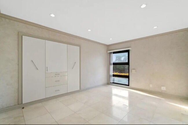 Building Photo - 7742 Redlands St
